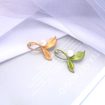 Сладък Творчески Златист Цвят Crystal Перлени листа Брошка За Жени Подаръци Очарователна Дата Модни Бижута Ръчна изработка