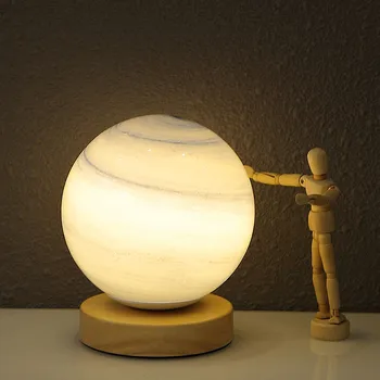 Планета Светодиодна Настолна Лампа Творчески Стъклена Топка лека нощ USB Дървена Основна Настолна Лампа за Декорация на Дома Спални