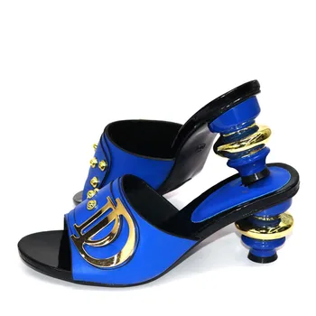 Модерни сини дамски обувки на висок ток с декорация във формата на побрякушек и страз, африкански обувки-лодка за парти CR185, ток 7 cm