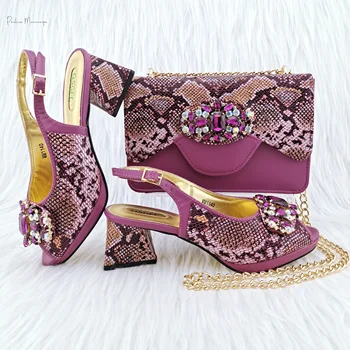 2023 Елегантни лилави обувки на Ток от изкуствен питон с подходящи орнаменти във формата на кристал ключалката, вечерни Модни Дамски Обувки И чанта