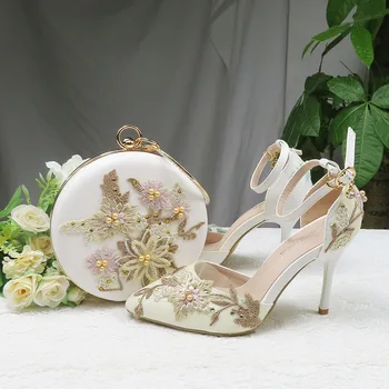 Кръгла чанта от дантела на цветя сватбени обувки с сопрягая чанти високи токчета с остър нос каишка на глезена дами партия обувки и чанта комплект