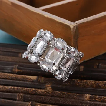 6 бр./метален пръстен за салфетки, имитирующее кристална държач за кърпички, десктоп украса за гостите, украса за сватбени партита